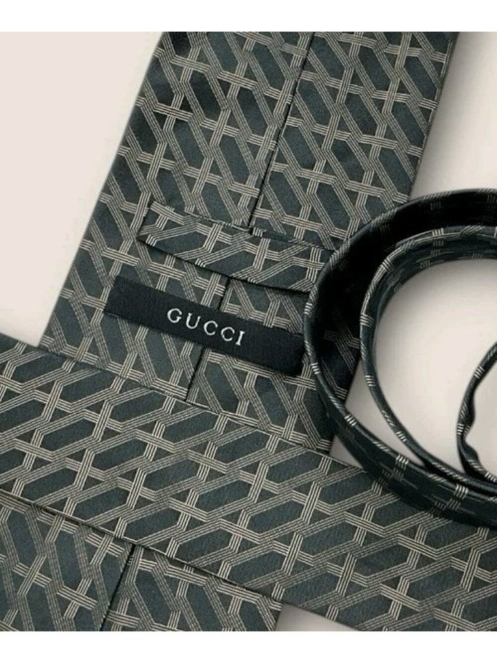 GUCCI Silk Tie ITALY Gray Changing Beige Geometric W:3.8" EUC - Picture 2 of 6